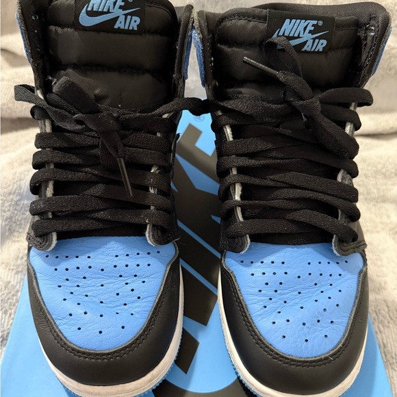 Nike Blue and Black Sneakers with High-Top Design and Perforated Toe Box - Picture 6 of 10